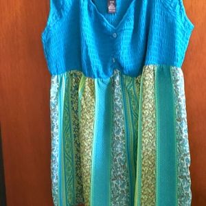 Sleeveless multicolored top